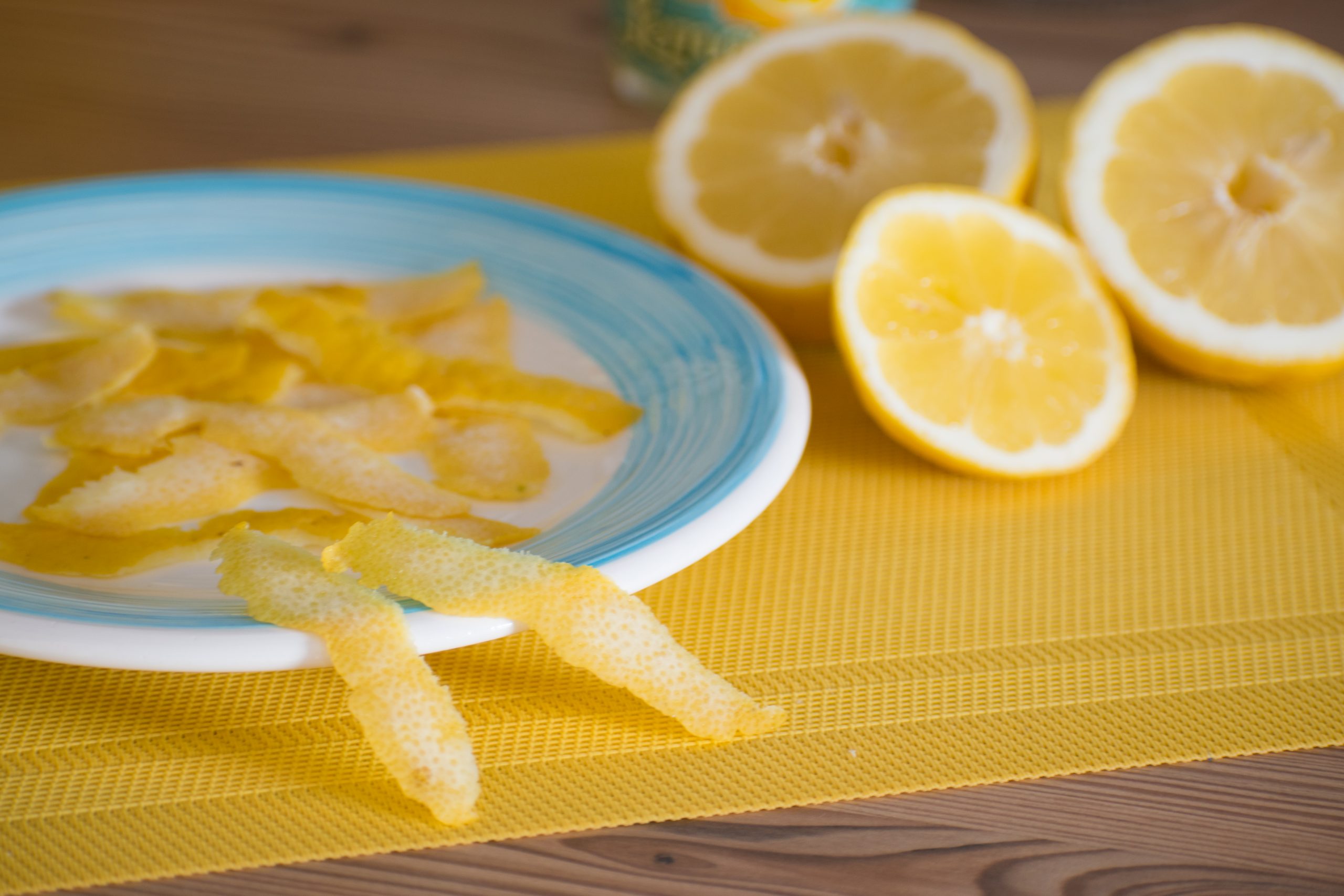 Omamný taliansky citrónový likér Limoncello
