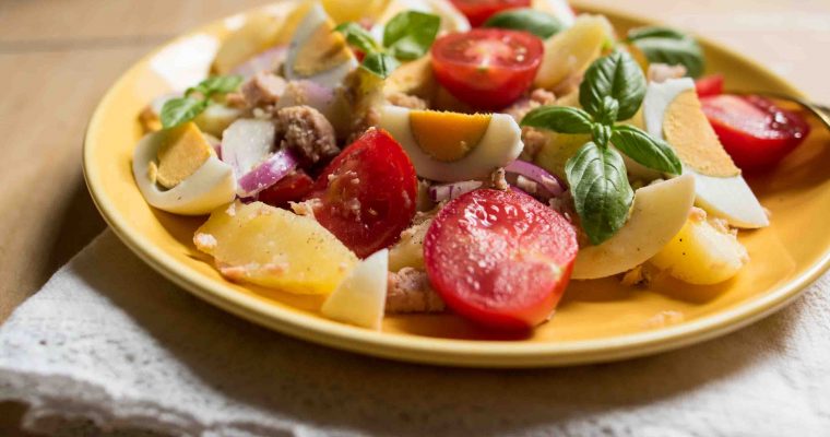 Ľahký letný šalátik s príchuťou Talianska – zemiaky, tuniak, vajíčka = mňam mňam