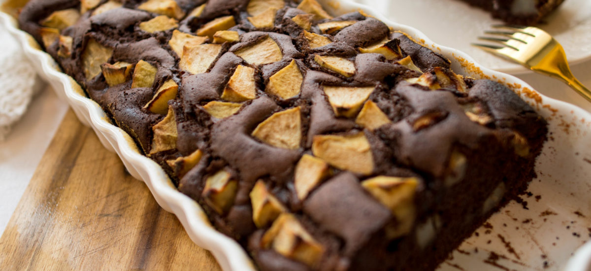 Voňavý hruškovo-čokoládový koláč s receptom