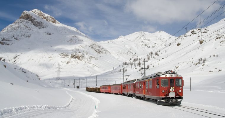 Ikonický červený vláčik Bernina Express – zveziete sa?